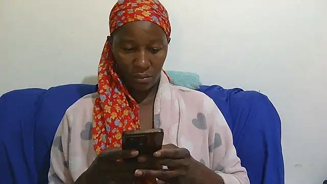 sluttylaura21 online show from 10/29/25, 04:48