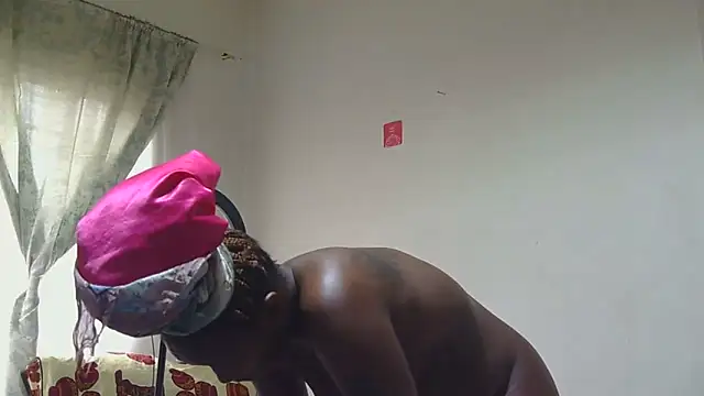 sluttylaura21 online show from 04/20/26, 06:38