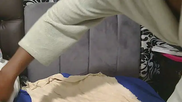 sluttylaura21 online show from 05/15/26, 08:27