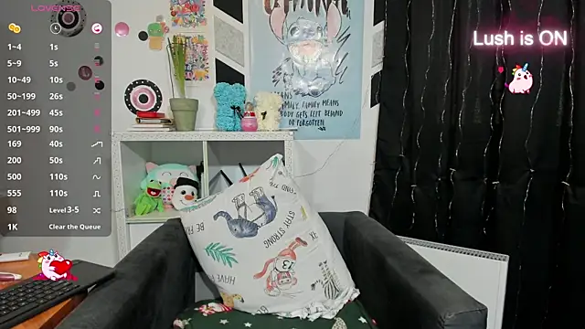 Snapshot of alexysgray chatting on 12/18/24, 02:38 alexysgray online show from 12/18/24, 02:38