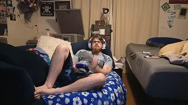 Snapshot of LovelyGreekDick6 chatting on 10/30/25, 01:40 LovelyGreekDick6 online show from 10/30/25, 01:40