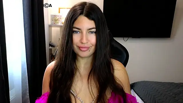 Snapshot of gracedorce chatting on 10/06/25, 02:42 gracedorce online show from 10/06/25, 02:42