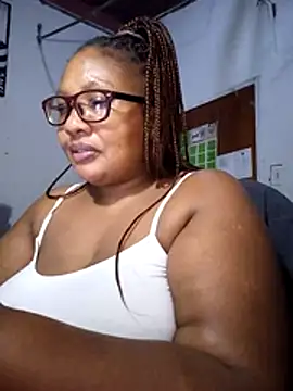 Snapshot of YELLOW_BONE chatting on 04/28/26, 08:36 YELLOW BONE online show from 04/28/26, 08:36