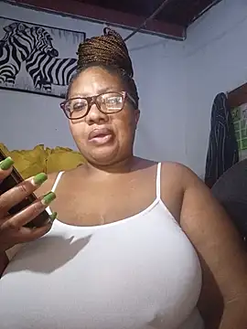 Snapshot of YELLOW_BONE chatting on 05/12/26, 11:46 YELLOW BONE online show from 05/12/26, 11:46