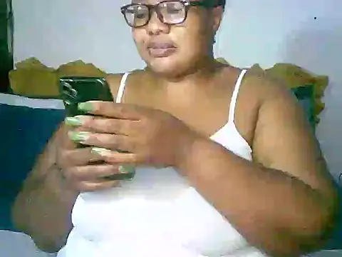 Snapshot of YELLOW_BONE chatting on 05/14/26, 06:53 YELLOW BONE online show from 05/14/26, 06:53