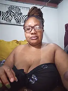 Snapshot of YELLOW_BONE chatting on 05/19/26, 09:21 YELLOW BONE online show from 05/19/26, 09:21