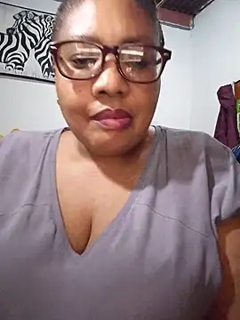 Snapshot of YELLOW_BONE chatting on 05/26/26, 08:49 YELLOW BONE online show from 05/26/26, 08:49