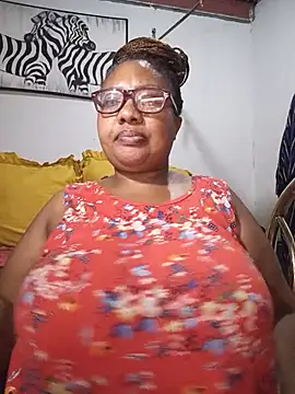 Snapshot of YELLOW_BONE chatting on 06/01/26, 08:32 YELLOW BONE online show from 06/01/26, 08:32