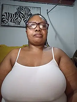 Snapshot of YELLOW_BONE chatting on 06/02/26, 08:33 YELLOW BONE online show from 06/02/26, 08:33