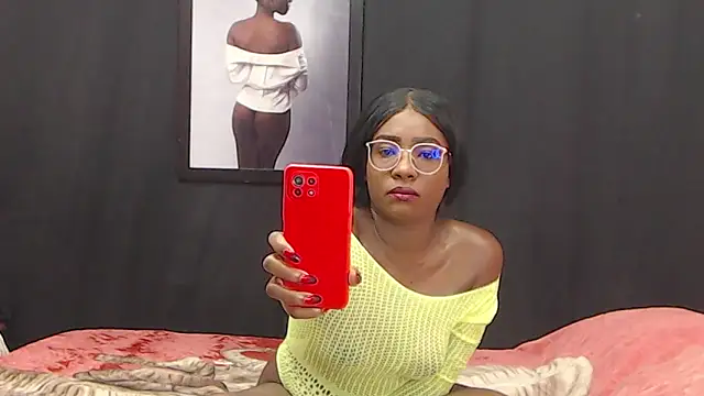 Snapshot of lia_thomsonn chatting on 10/21/25, 03:29 lia thomsonn online show from 10/21/25, 03:29
