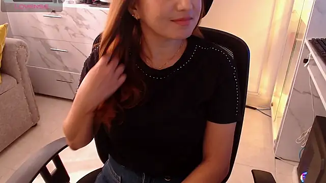 Snapshot of Angela_smile chatting on 12/14/24, 03:04 Angela smile online show from 12/14/24, 03:04