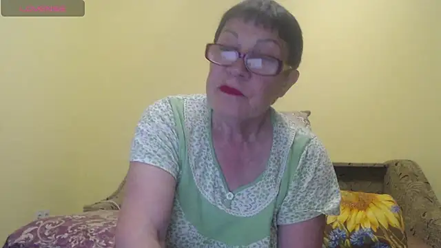 Snapshot of Sandra_Carina chatting on 04/28/26, 02:21 Sandra Carina online show from 04/28/26, 02:21