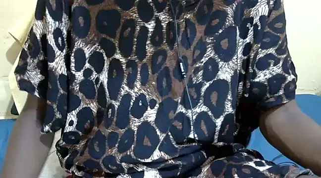 Snapshot of Slender-simple1 chatting on 02/22/25, 12:51 Slender-simple1 online show from 02/22/25, 12:51