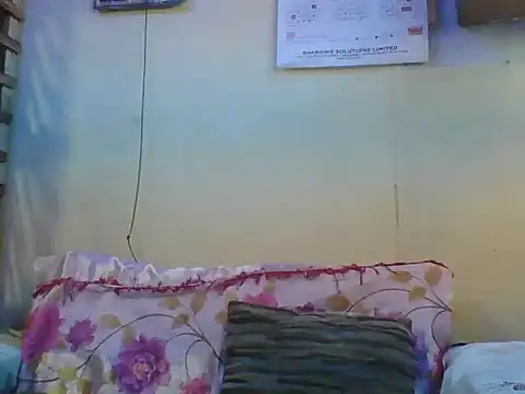 Snapshot of Slender-simple1 chatting on 10/31/25, 01:56 Slender-simple1 online show from 10/31/25, 01:56