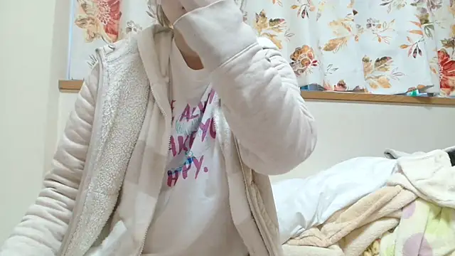 liliyRiSAcha-n online show from 12/19/24, 05:51