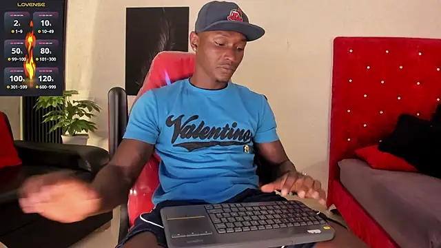 Snapshot of DannSmmith chatting on 02/01/25, 12:37 DannSmmith online show from 02/01/25, 12:37