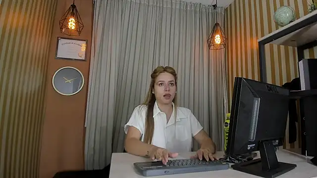 Natalia Suarez online show from 07/01/26, 12:34