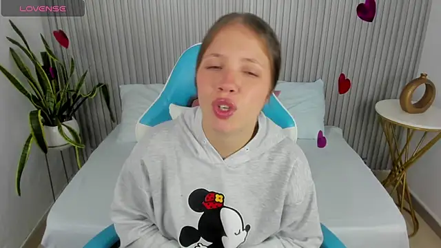 nataly rodri online show from 02/15/25, 12:11