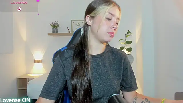 Snapshot of nataly_rodri chatting on 07/14/26, 01:30 nataly rodri online show from 07/14/26, 01:30