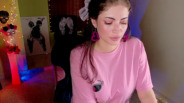 Snapshot of Emma__Blanco chatting on 10/21/25, 03:46 Emma Blanco online show from 10/21/25, 03:46