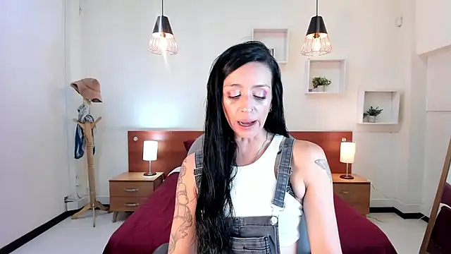 Kristen Garner online show from 02/13/25, 08:45