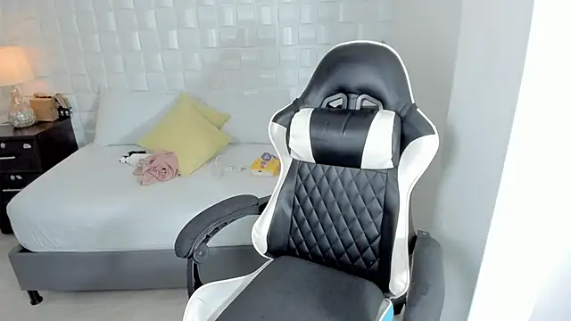 anny rouse24 online show from 04/01/26, 02:34