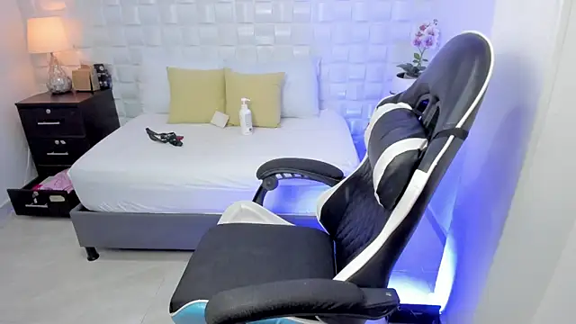 anny rouse24 online show from 04/15/26, 02:29