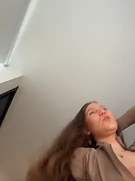 AmelieLaurent  online show from 04/04/26, 05:32