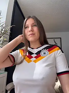 AmelieLaurent  online show from 07/13/26, 07:38