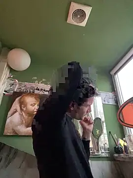 Snapshot of ETHAN_MOORE chatting on 10/28/25, 01:36 ETHAN MOORE online show from 10/28/25, 01:36