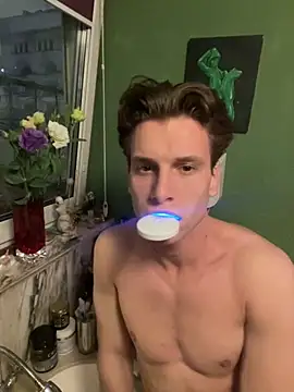 Snapshot of ETHAN_MOORE chatting on 10/31/25, 03:35 ETHAN MOORE online show from 10/31/25, 03:35