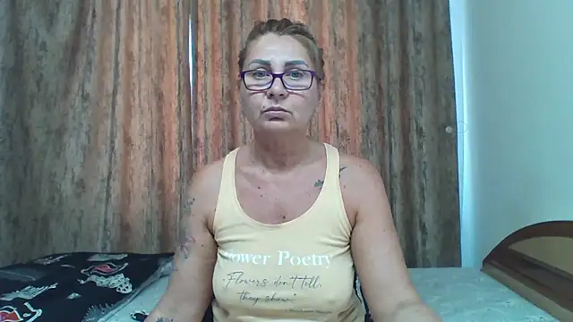 Snapshot of PussyEvely chatting on 05/28/26, 09:06 PussyEvely online show from 05/28/26, 09:06