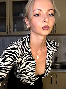 Kristina03 online show from 11/04/25, 09:25