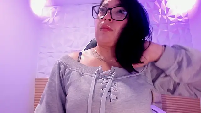 Snapshot of PauletteJ chatting on 06/09/26, 11:44 PauletteJ online show from 06/09/26, 11:44