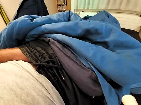 Snapshot of Ettarak chatting on 12/25/24, 08:50 Ettarak online show from 12/25/24, 08:50