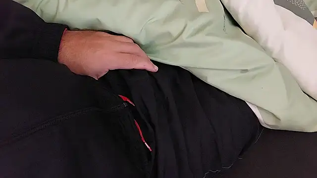 Snapshot of Ettarak chatting on 12/16/25, 10:04 Ettarak online show from 12/16/25, 10:04