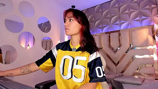 Snapshot of nahia_low chatting on 02/17/25, 03:15 nahia low online show from 02/17/25, 03:15