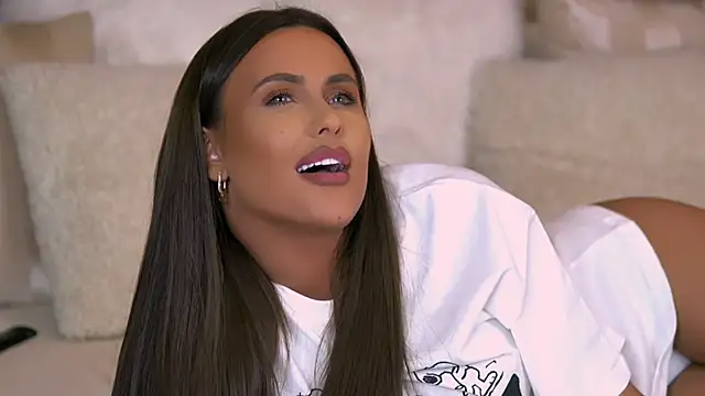 Snapshot of AnaisBellas chatting on 02/12/25, 01:09 AnaisBellas online show from 02/12/25, 01:09