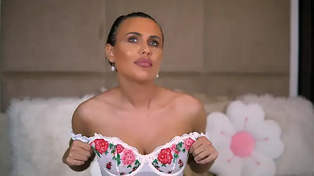 Snapshot of AnaisBellas chatting on 02/25/25, 04:35 AnaisBellas online show from 02/25/25, 04:35