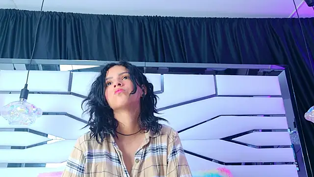 Iris Ross  online show from 03/11/25, 11:23