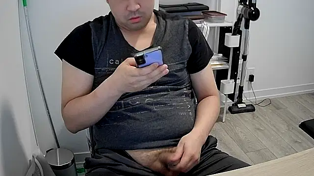 Snapshot of Koreanboy171 chatting on 05/15/26, 03:24 Koreanboy171 online show from 05/15/26, 03:24