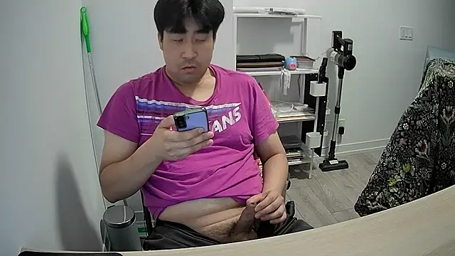 Snapshot of Koreanboy171 chatting on 06/21/26, 03:31 Koreanboy171 online show from 06/21/26, 03:31