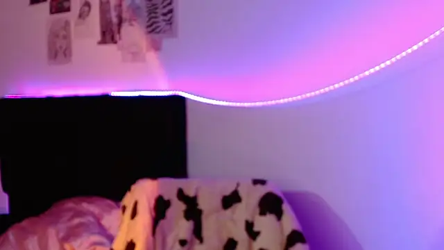 Coralinnee  online show from 01/26/25, 07:53