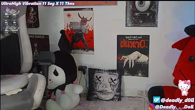 Snapshot of Deadly_Doll chatting on 02/20/25, 02:07 Deadly Doll online show from 02/20/25, 02:07