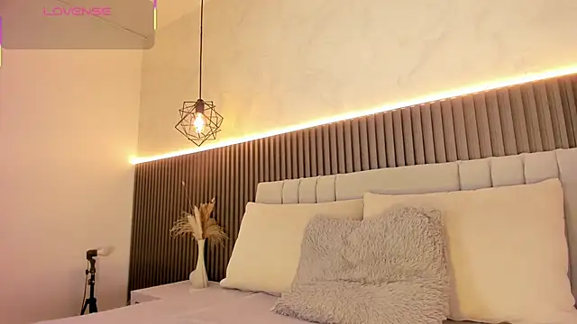 SHANONCLARK online show from 10/06/25, 07:00