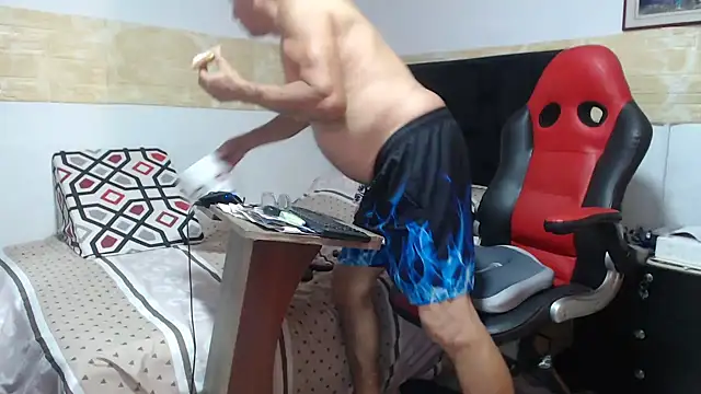 VALENTINO1983  online show from 11/01/25, 04:20