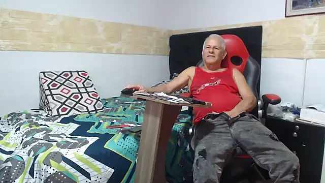 VALENTINO1983  online show from 11/06/25, 05:30