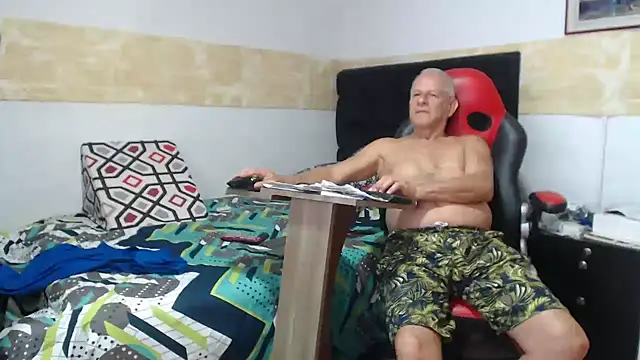 VALENTINO1983  online show from 11/06/25, 05:36