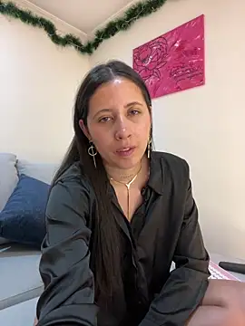 Snapshot of marthina_thompsson chatting on 12/02/24, 02:20 marthina thompsson online show from 12/02/24, 02:20