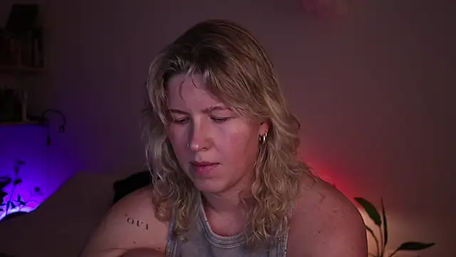 moonamii online show from 10/21/25, 05:13